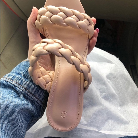 HEELZ - Picture 2 of 2